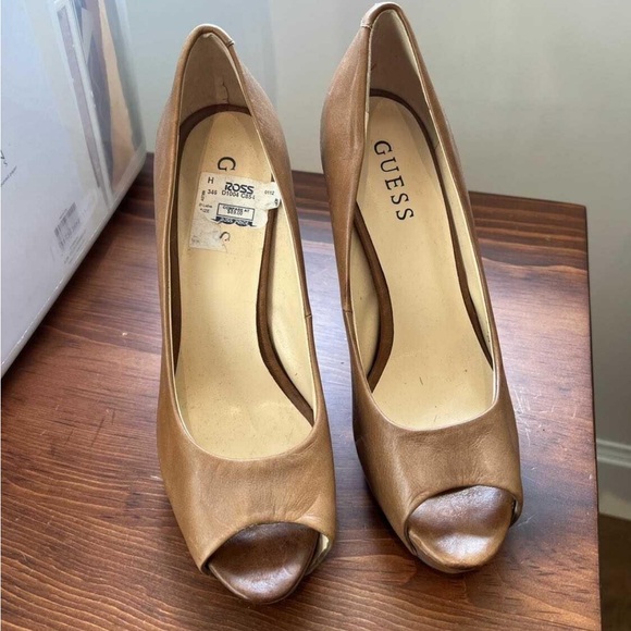 Guess - Picture 1 of 2